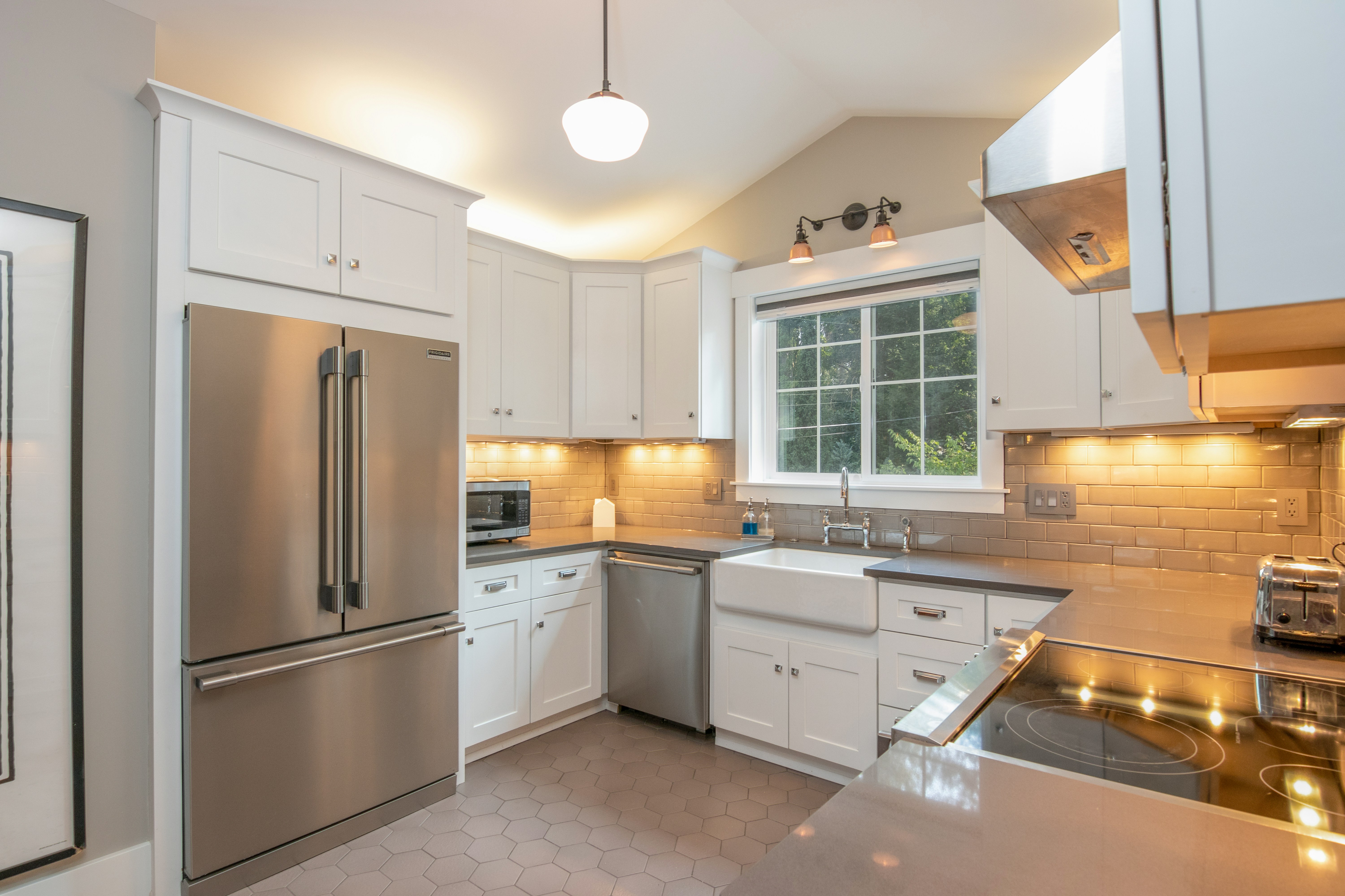 A warm, traditional white kitchen